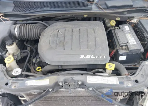 2011 Chrysler Town & Country Touring z USA, uszkodzony, nr VIN 2A4RR5DG4BR638398